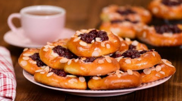 Булочки с вишней