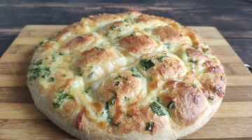Домашний хлеб с сочетанием тонкого запаха чеснока и сырным вкусом