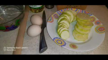 Кабачки с яйцом и мясом курицы на сковороде