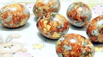 Как КРАСИВО покрасить ЯЙЦА на ПАСХУ без красителей/ МРАМОРНЫЕ яйца в Луковой Шелухе и чае Каркаде