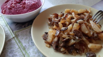 Картошка жареная с грибами.И салат из свёклы с орехами.
