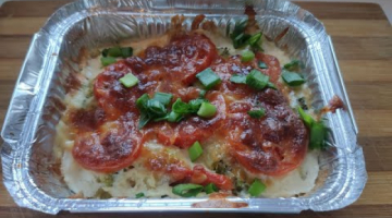 Курочка с брокколи под сыром и помидорами со сметанно чесночной заливкой