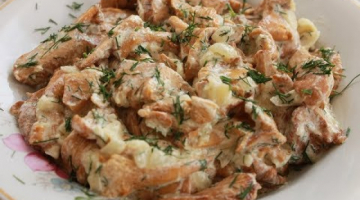 Лисички в сметане
