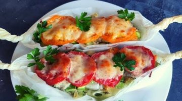 Лодочки с курицей и овощами, приготовленные в духовке.