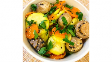 Маринованные шампиньоны с кабачком и морковью
