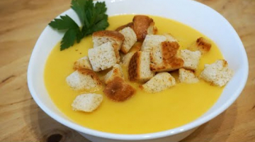 Нежный крем - суп из кабачков. Нежный сливочный вкус  и чесночные сухарики.