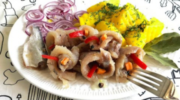 Очень вкусная маринованная домашняя селедка. Легко и быстро !