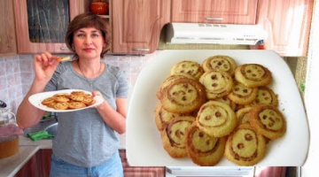 Печенье - пуговка на скорую руку, нежное и вкусное. Его ешь, оно тает.