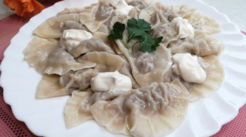 Пельменей как вареники ? или Вареники с мясом. Это очень вкусный и сочный.