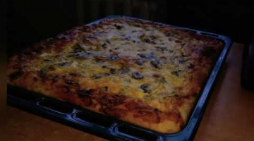 Пицца домашняя с колбасой и грибами