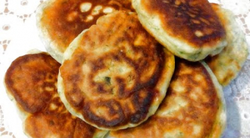 Пышные оладьи на кефире с зеленью и чесноком.