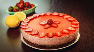 Шоколадный торт с клубничным муссом