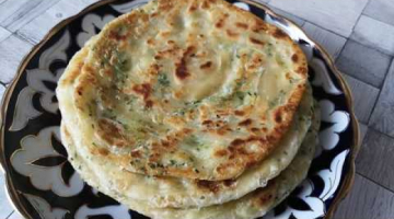 Слоеные лепешки с луком