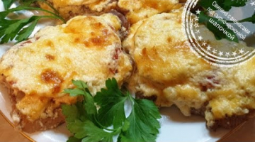 СВИНИНА С АНАНАСАМИ ПОД СЫРНО-ЧЕСНОЧНОЙ ШАПОЧКОЙ