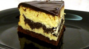 Сырник "Королевский" с маковой начинкой и шоколадной глазурью.