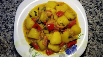 Тушеный картофель с болгарским перцем и помидорами 