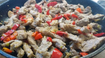 Вкуснейшее мясо на сковороде! Нарезаю мясо и лук, а дальше все просто
