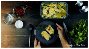 Запеченные рулетики из куриного филе с сыром, под сметанным соусом.
